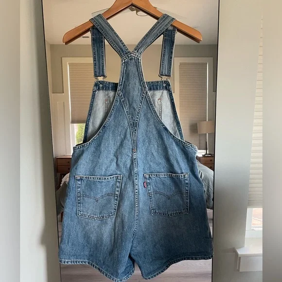 Levi’s Premium Vintage Shortalls - Denim Overall Shorts in Medium Wash - Picture 4 of 11